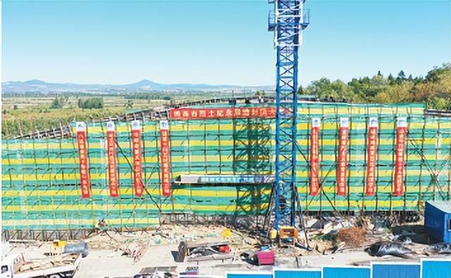 雞西市烈士紀(jì)念展館設(shè)計(jì)建筑面積2000平方米，主體工程封頂